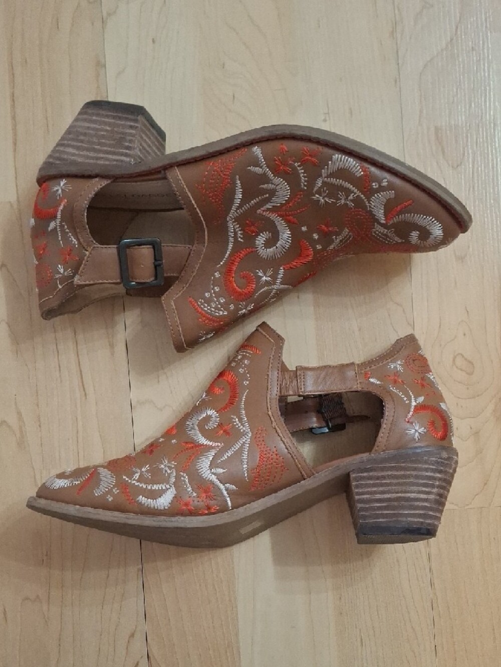 Kelsi Dagger Brown Embroidered Cutout Mules with Red & White Accents Size 8.5
